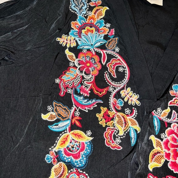 NWT SAVANNA JANE ANDREE BY UNIT Floral Embroidered Blouse with Bell S… - Picture 9 of 13